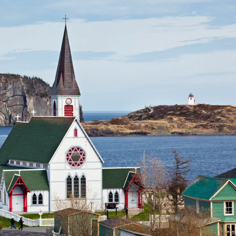 Trinity Bus Tours tn St. Paul's Anglican Church and Fort Point Ligthouse in Trinity,